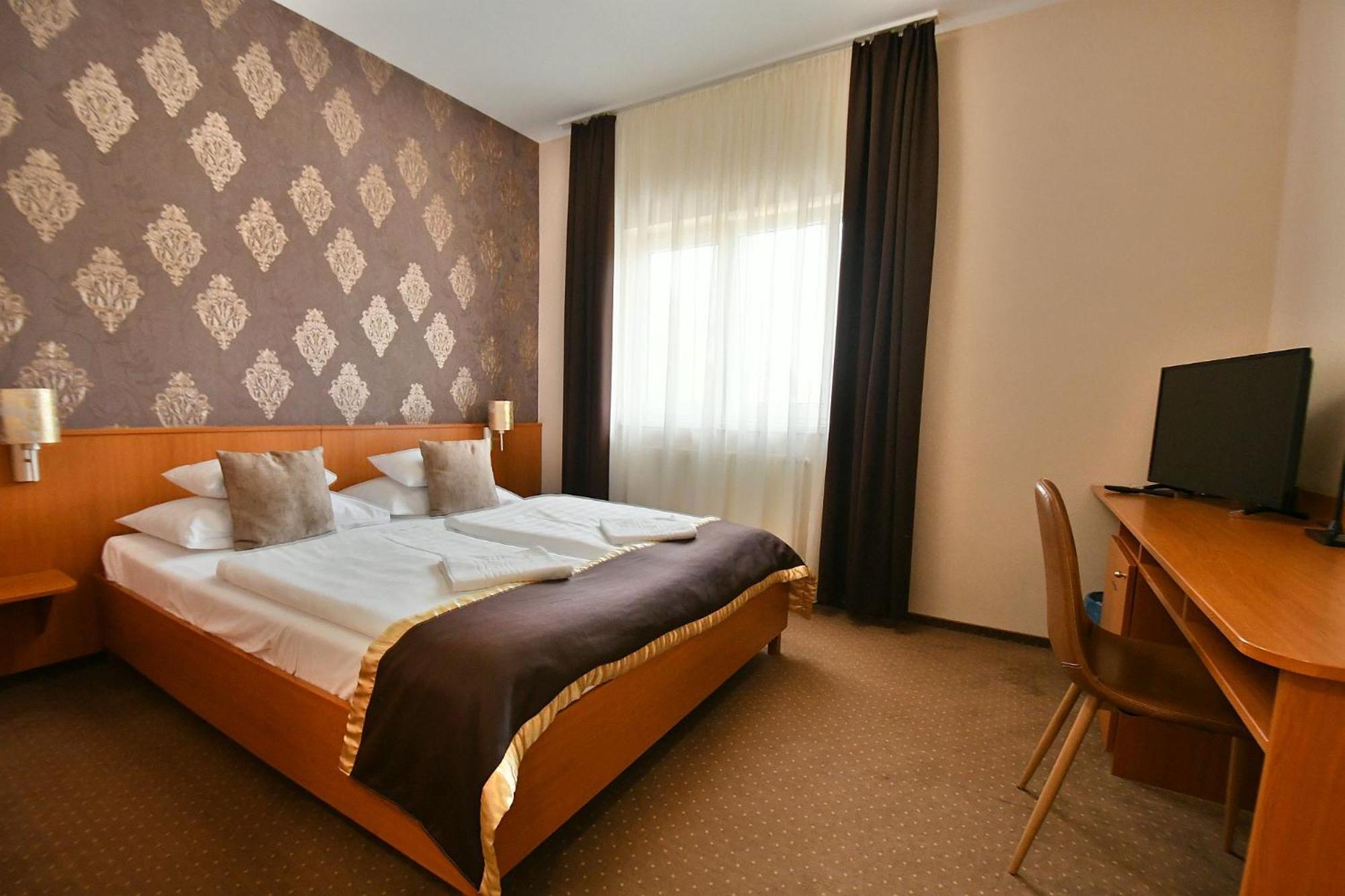 Hotel Platan Székesfehérvár Exterior foto